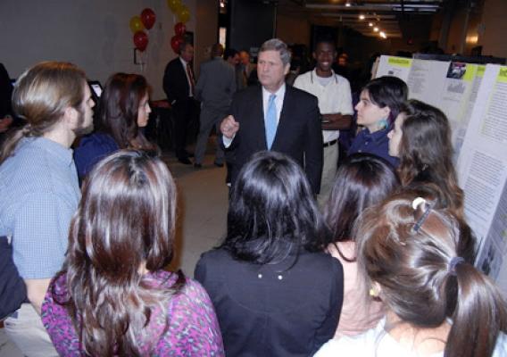 Sec. Vilsack meets with young students studying bio-energy feed crops and regional food systems prior to the Rural TV Town Hall Meeting broadcast from Nashville.